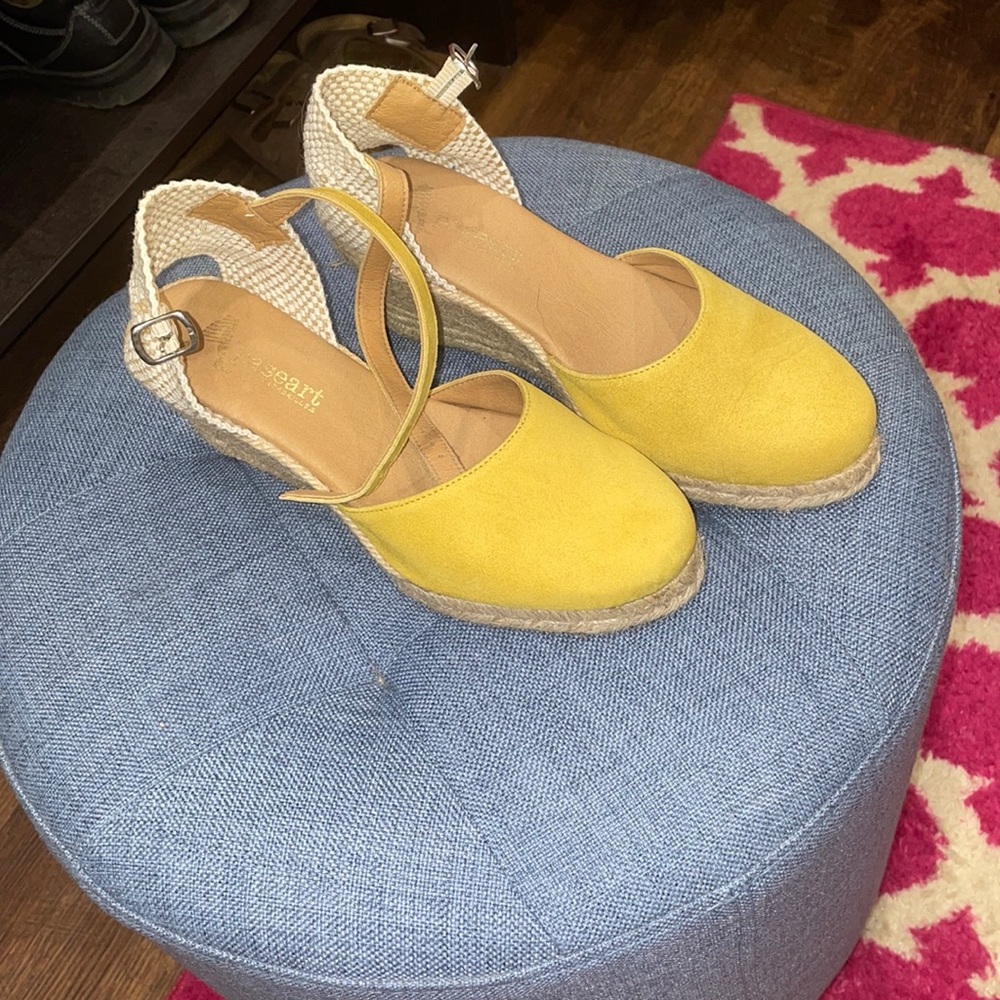SUPER CUTE SUMMER/FALL WEDGES
